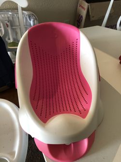 Munchkin bath tub holds water