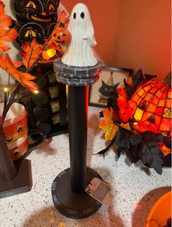 GHOST PAPER TOWEL HOLDER