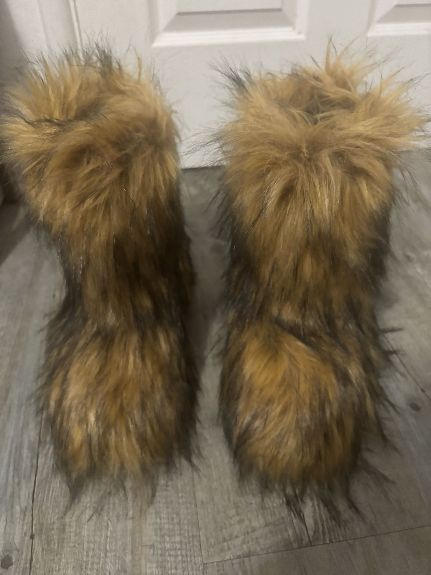y2k fur boots
