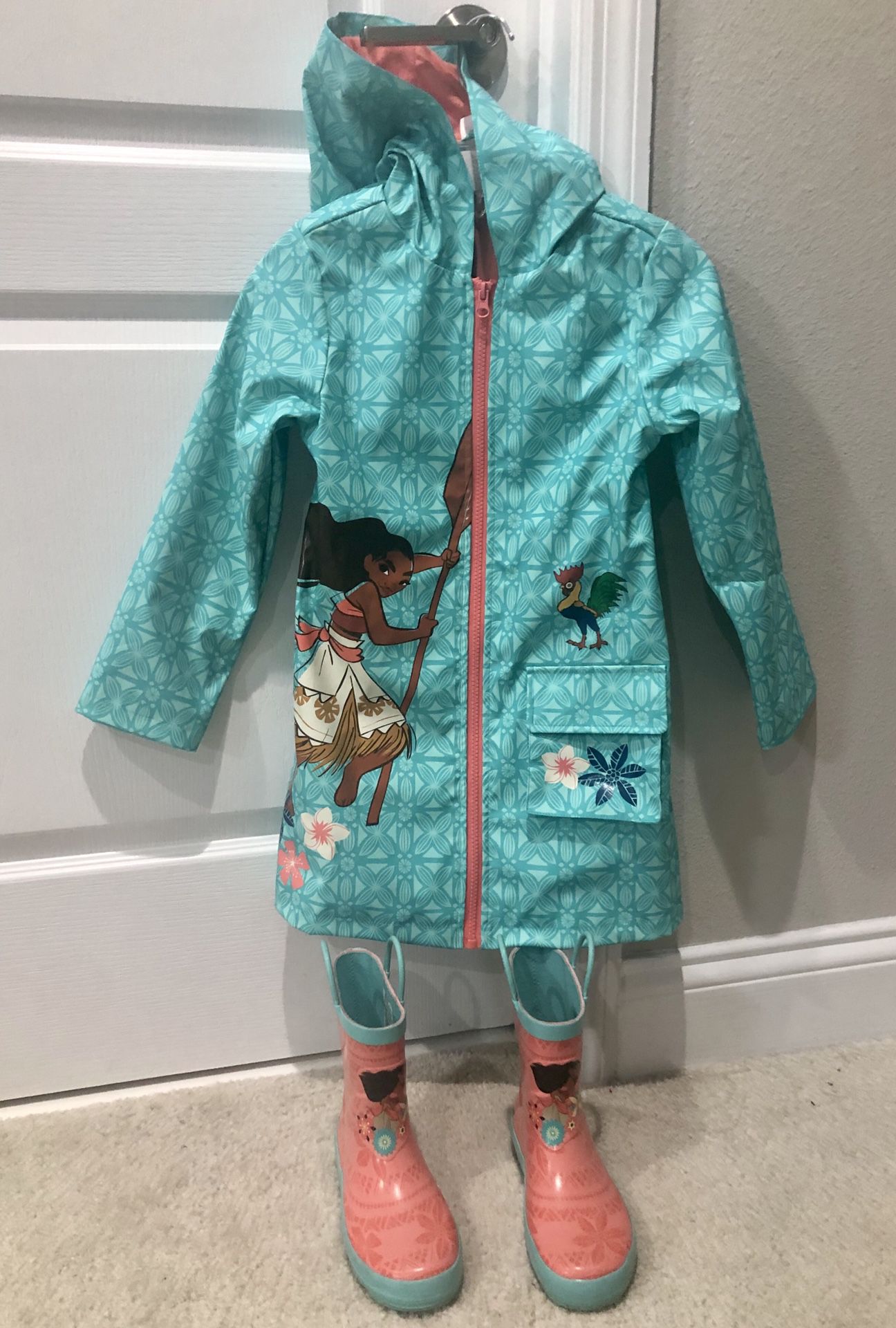 Disney Moana raincoat and rain boots set