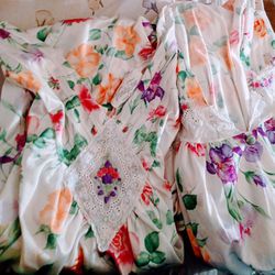 Ladies Medium Nightgown & Robe Set 