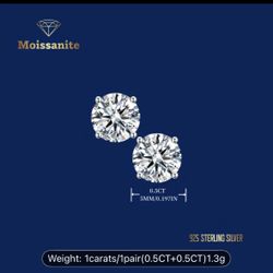  Moissanite Stud Earrings 