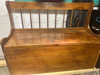 Wooden Storage Bench with Spindle Back