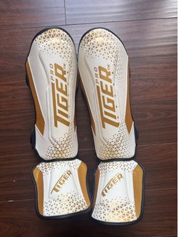 Muay Thai/Kickboxing shin guards size M