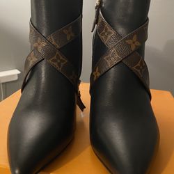 LOUIS VUITTON HEEL BOOTS