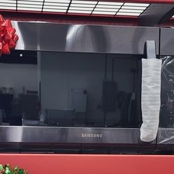 New Samsung  30 in. W 1.7 cu. ft. Over the Range Microwave in Fingerprint Resistant Black Stainless Steel

