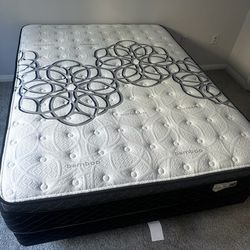 Full Size Mattress Pillow Top 12" Thick.    All Sizes Available.  Same Day Delivery.  New Mattress 