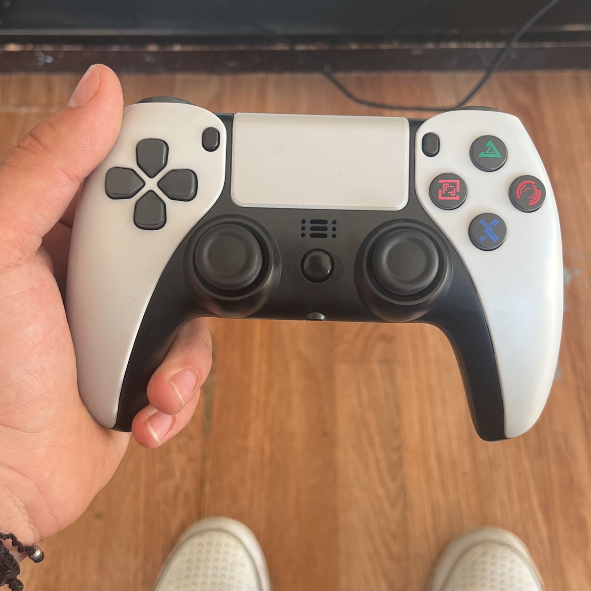 PS4 Controller (Exclusive)