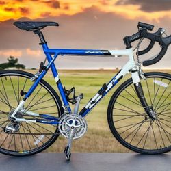 Like New GT Zr3000 Aluminum Road Bike Bicycle 