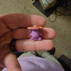 Mini vileplume pokemon figure