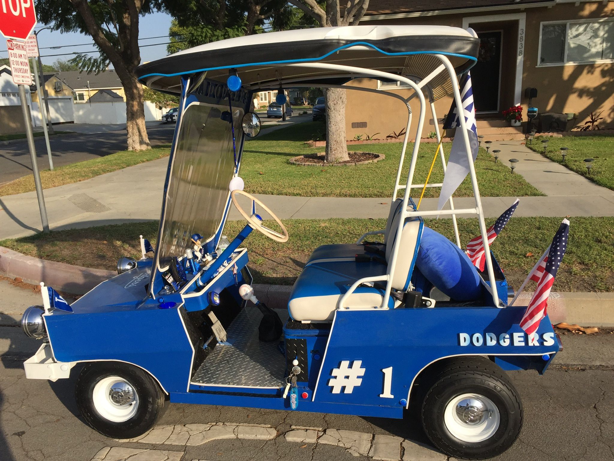 Golf Cart Los Angeles Dodgers! Needs Batteries Only. for Sale in Lakewood, CA OfferUp