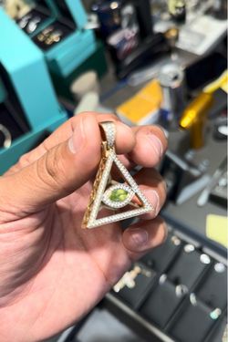 14k peridot and diamond pyramid pendant