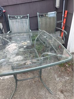 Free outdoor table chairs