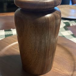 Dark wood https://offerup.com/redirect/?o=dmFzZS5yZWFk description