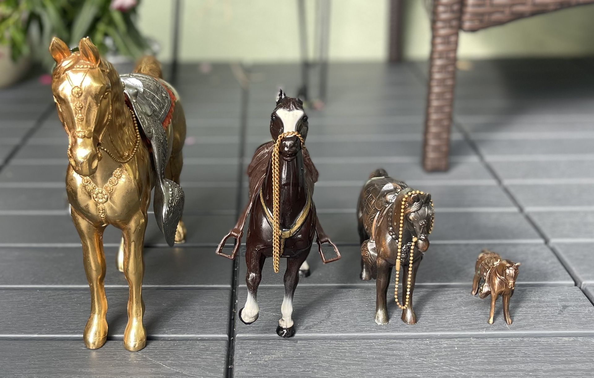 Metal Horse Set