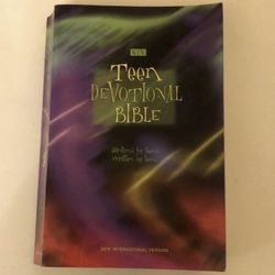 NIV Teen Devotional Bible (New International Version) - Daily & Weekend Devotions