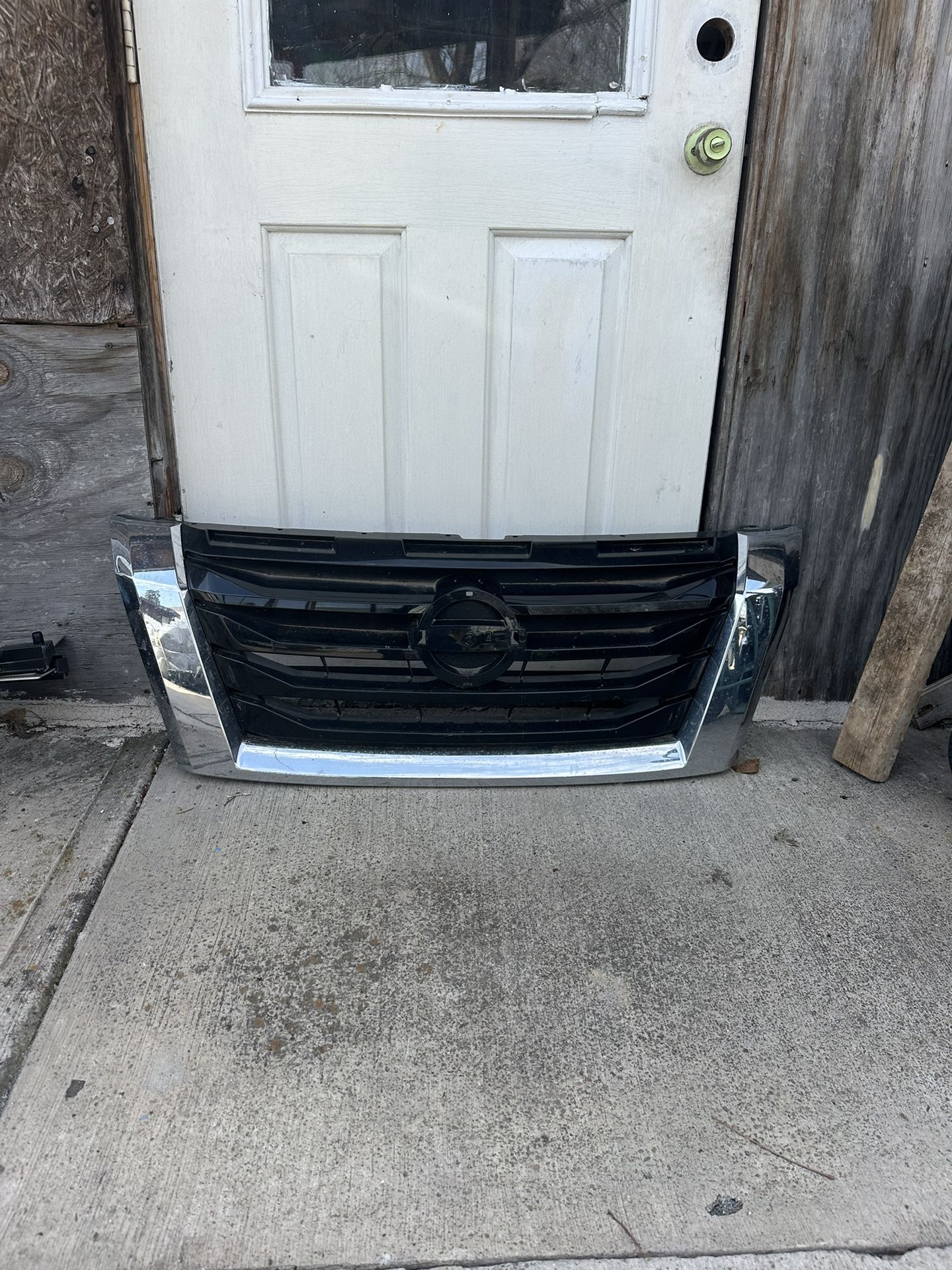 2022-2024 Nissan Pathfinder Grille OEM
