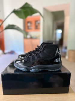 Size 9 Nike Jordan 11 cap and gown