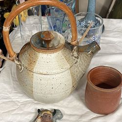 Pottery Tea Pot Porcelain &ceramic’s W/bamboo Handle 