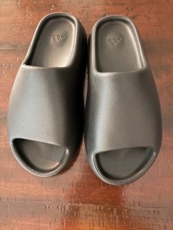 YEEZY ONYX SLIDES
