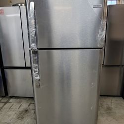New Frigidaire 21cu Ft Apartment Size 30" Wide Stainless Steel Top Freezer Refrigerator 