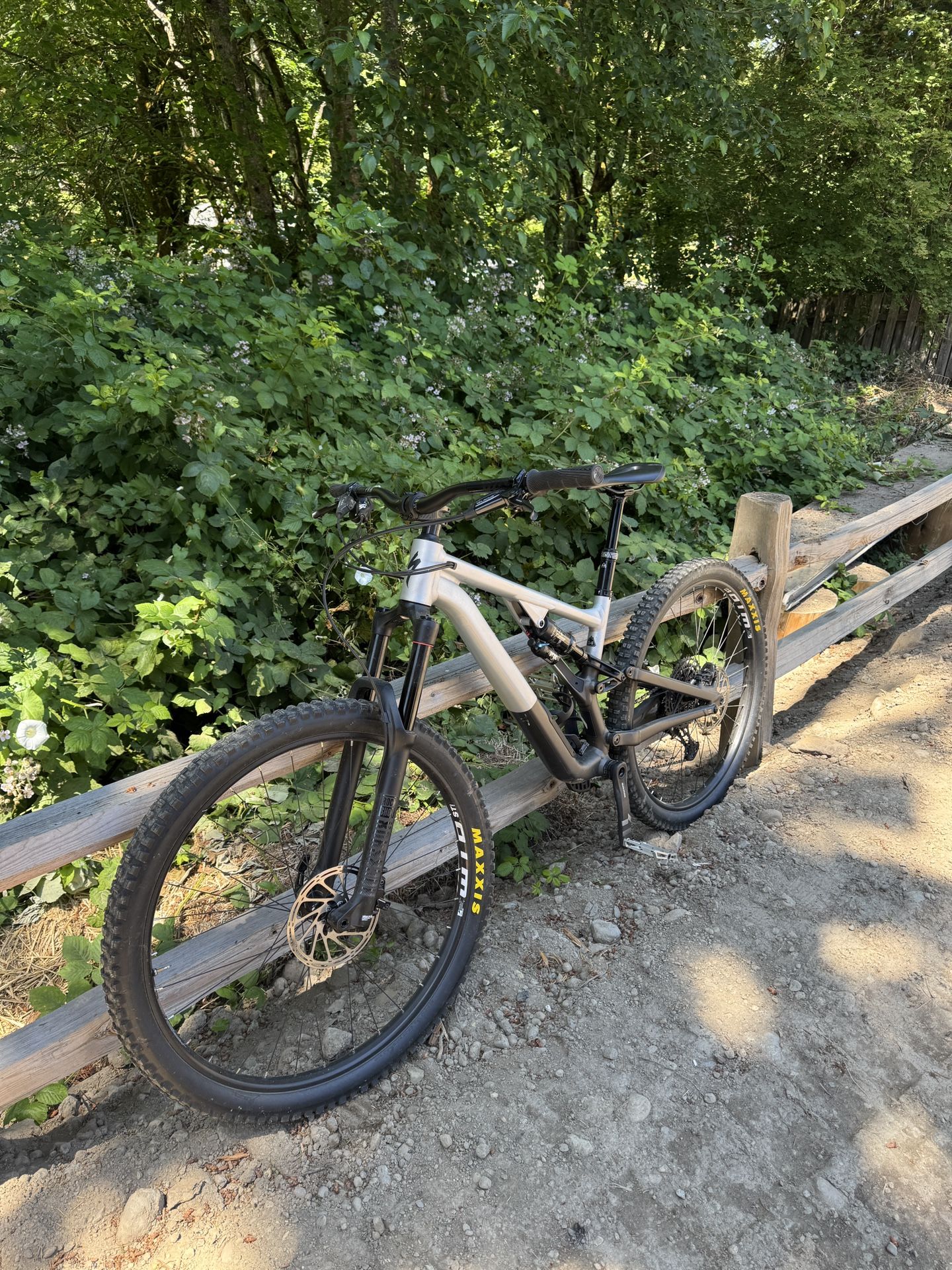 2022 Specialized Stumpjumper EVO full suspension mountain bike