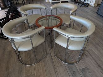 Lounge table and chairs