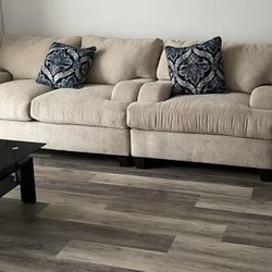 Hamptons Love seat & Oversized chair 