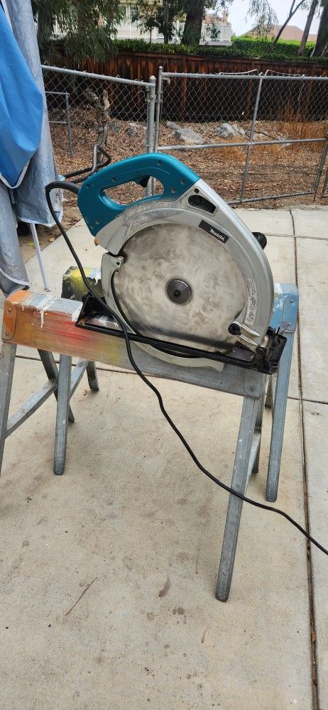 Makita big foot like circular saw 16inch