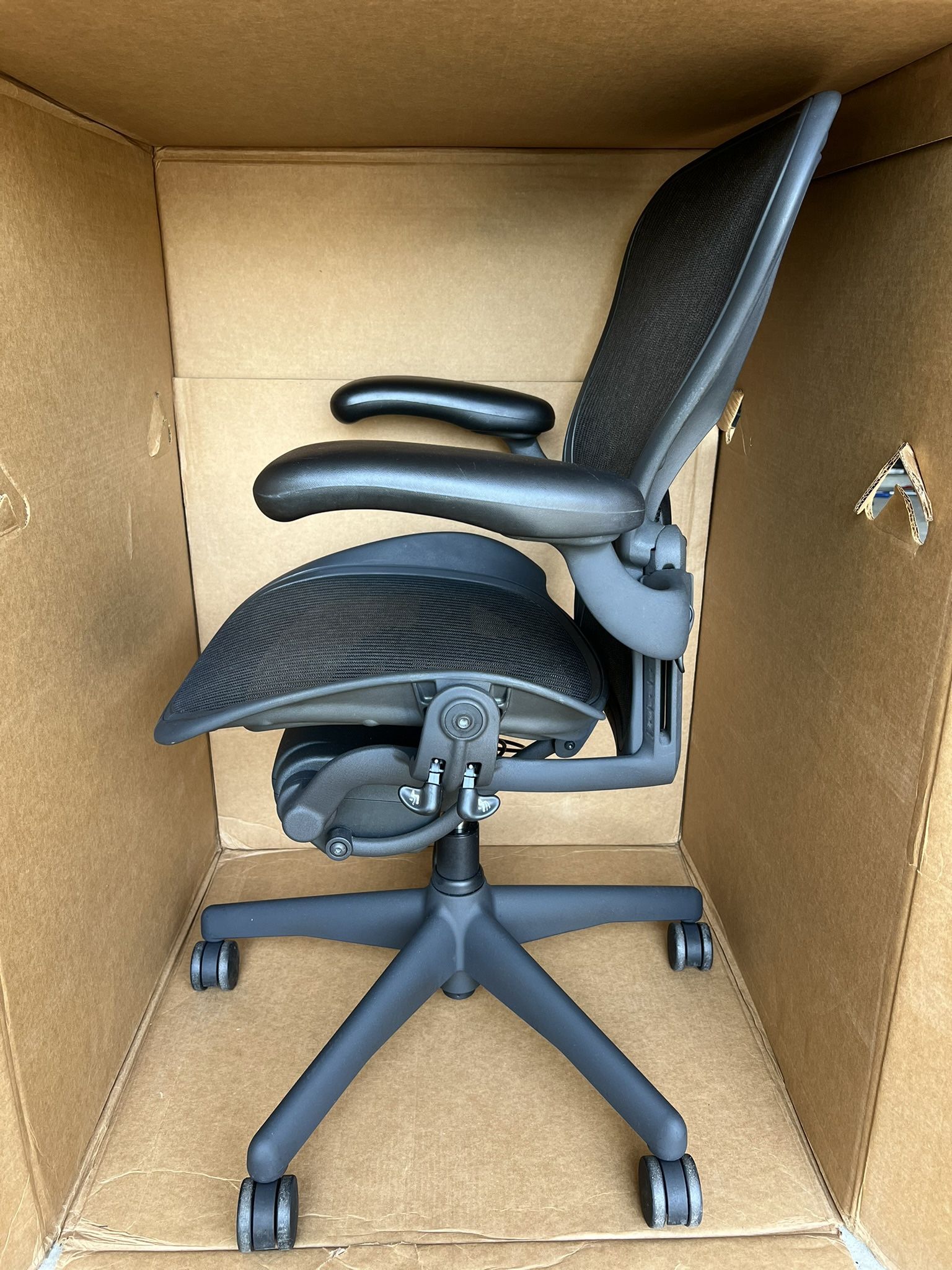 HERMAN MILLER AERON CLASSIC SIZE B LUMBAR SUPPORT