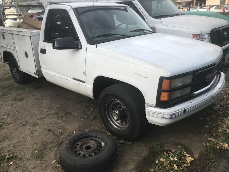 95 Chevy 2500 utility truck runs great !!