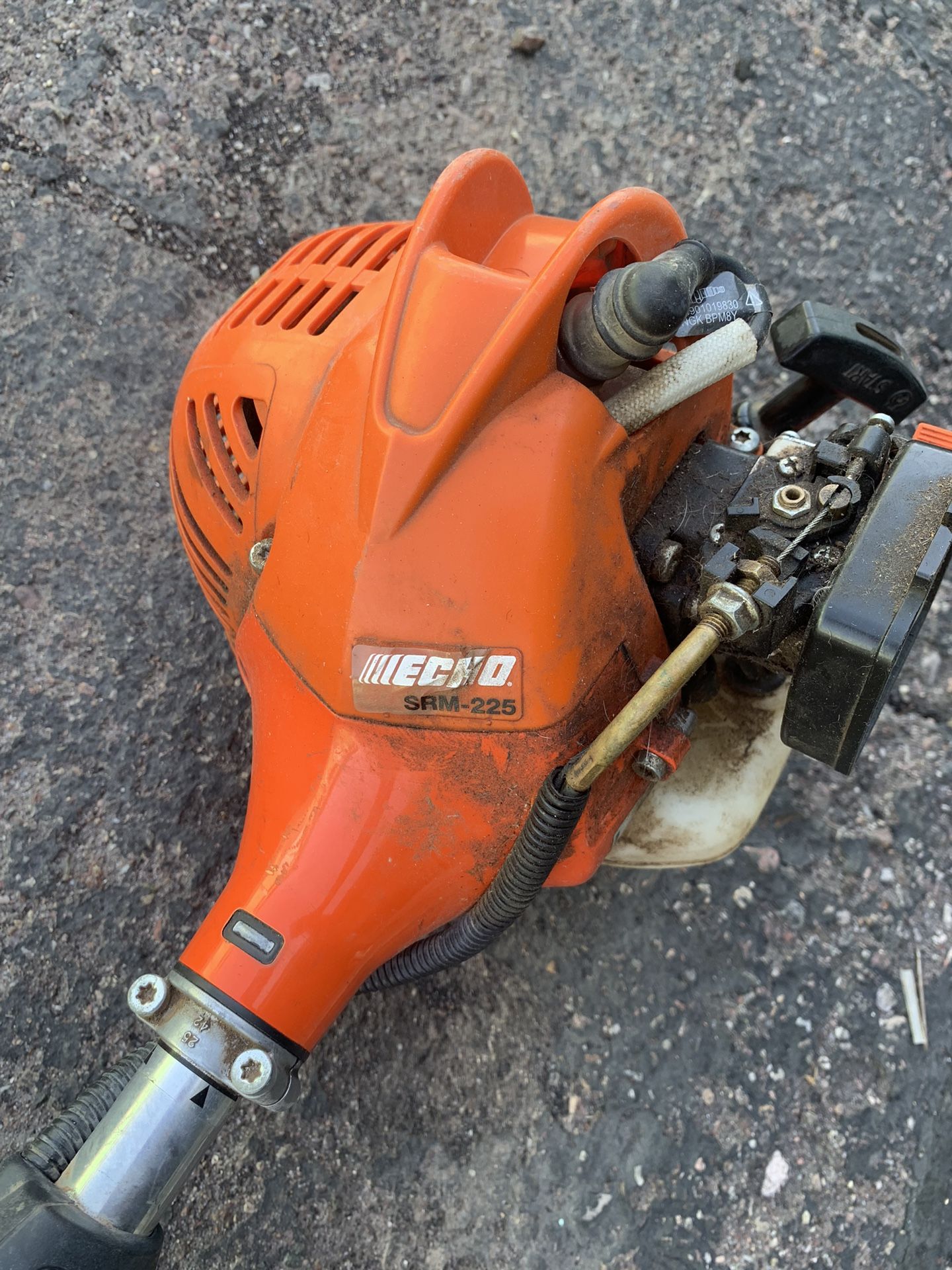 ECHO SRM-225 Straight Shaft Trimmer Gasoline for Parts or Repair