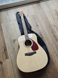 Guitar yamaha f335