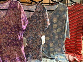 Brand new lularoe 2/20$ classic T