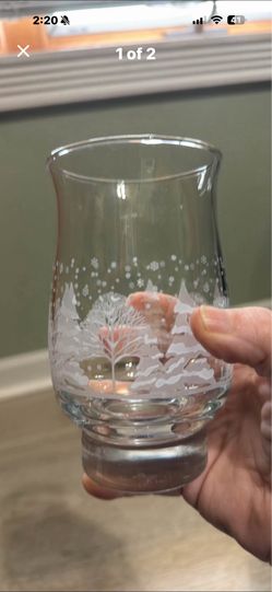 This is a vintage Libbey Winter Wonderland (also known as "Winter Forest" or "Pines") glass tumbler