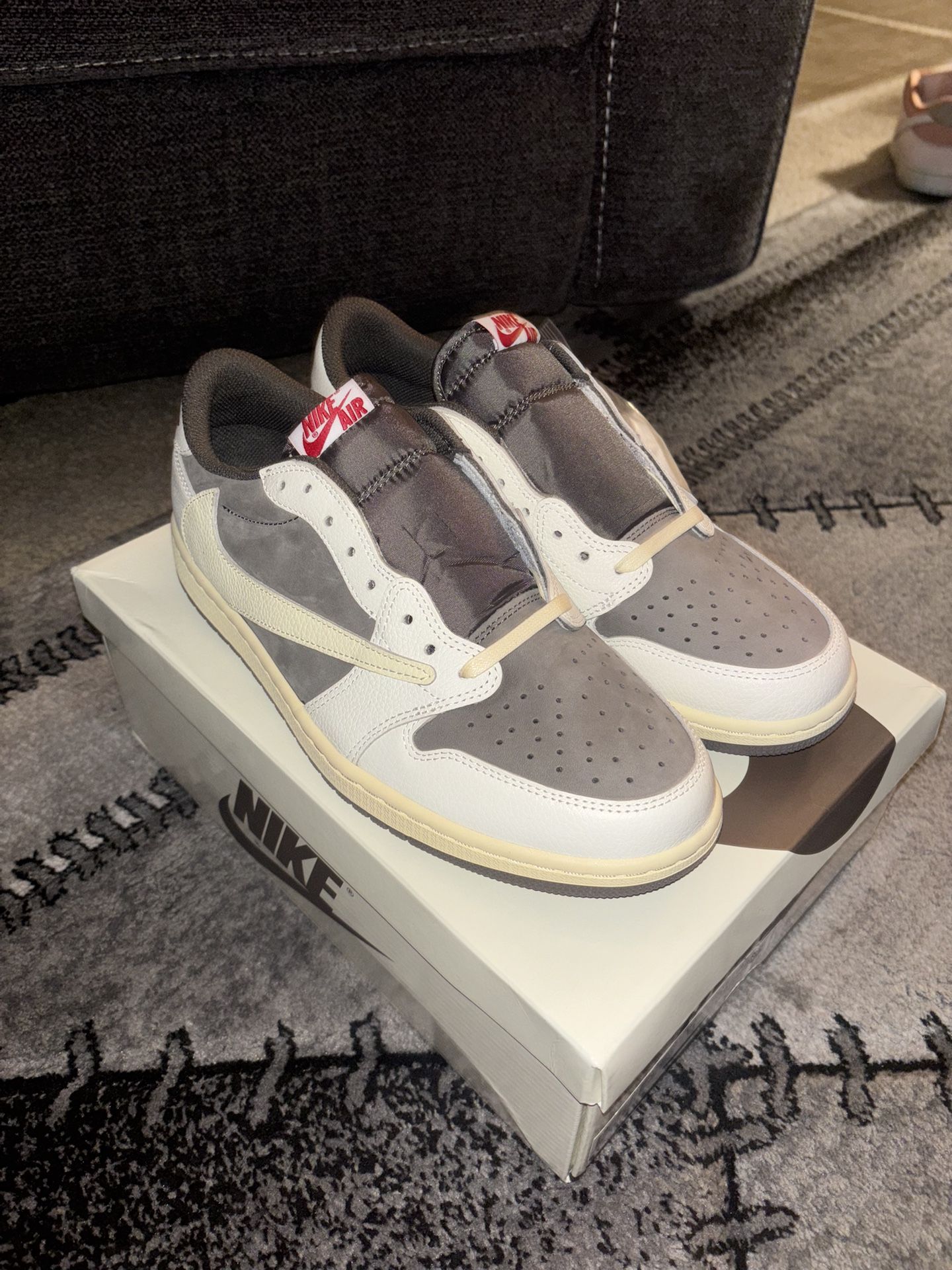 Jordan 1 Lows Travis Scott