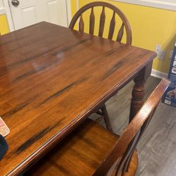 Dinning Room Table And 4 Chairs