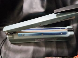 Plastic sealer