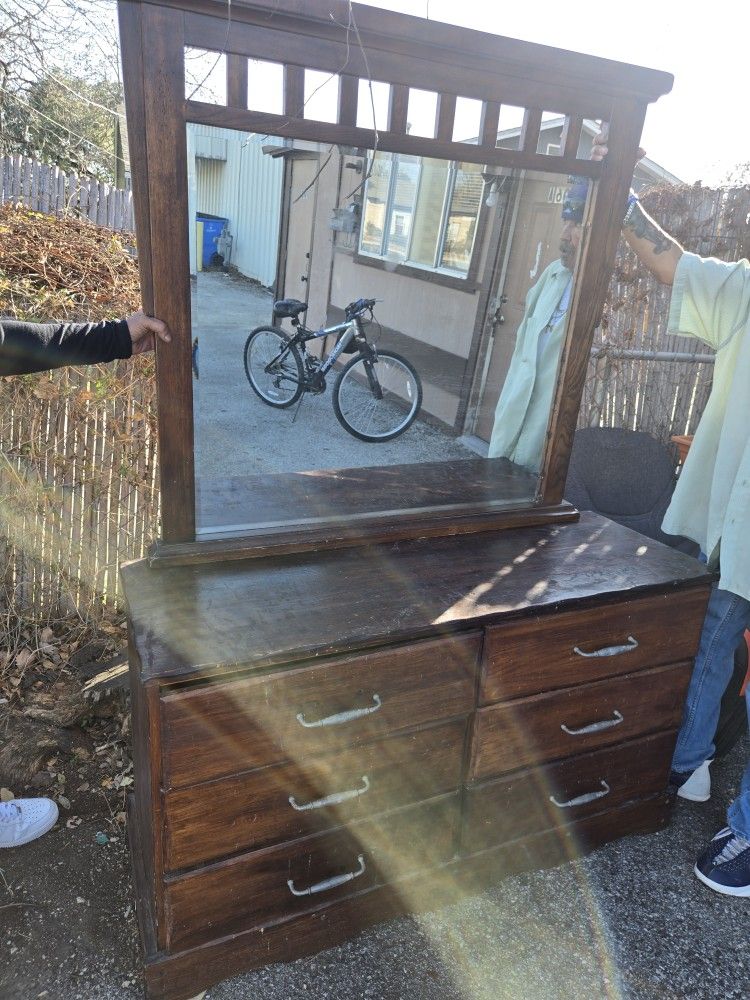 Dresser And Mirror $40