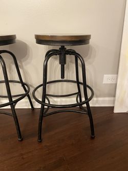 Woodsboro Backless Stool
