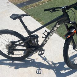 TREK MOUNTAIN BIKE 