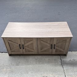 Cat litter box enclosure