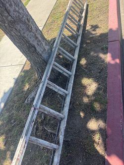 Large 12 ft aluminum ladder with extension