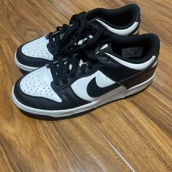 Nike Panda Dunks Black and White Sneakers‎ size  6Y or women’s 7.5