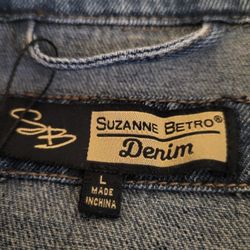 NEW.     WOMENS DENIM JACKET