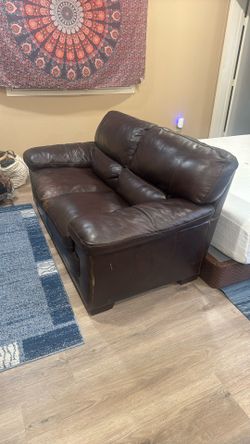 Timeless Leather Loveseat