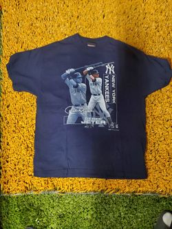 Derek Jeter Stitches T-Shirt Size Large 