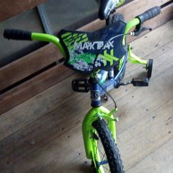 Dynacraft Magna Major Damage 12" children's bicycle with training wheels