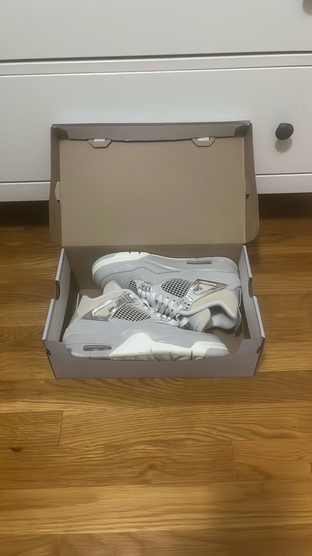 Air Jordan 4’s Retro Frozen Moments Men, 9.5 US