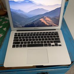 MacBook Air 13 Inch 2017 & Laptop Bag